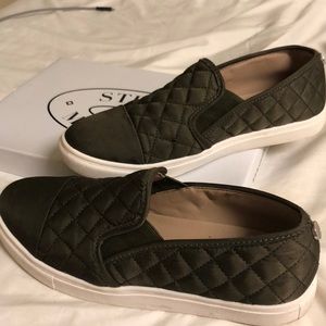 Steve Madden Zaander Slip-on sneaker, olive green